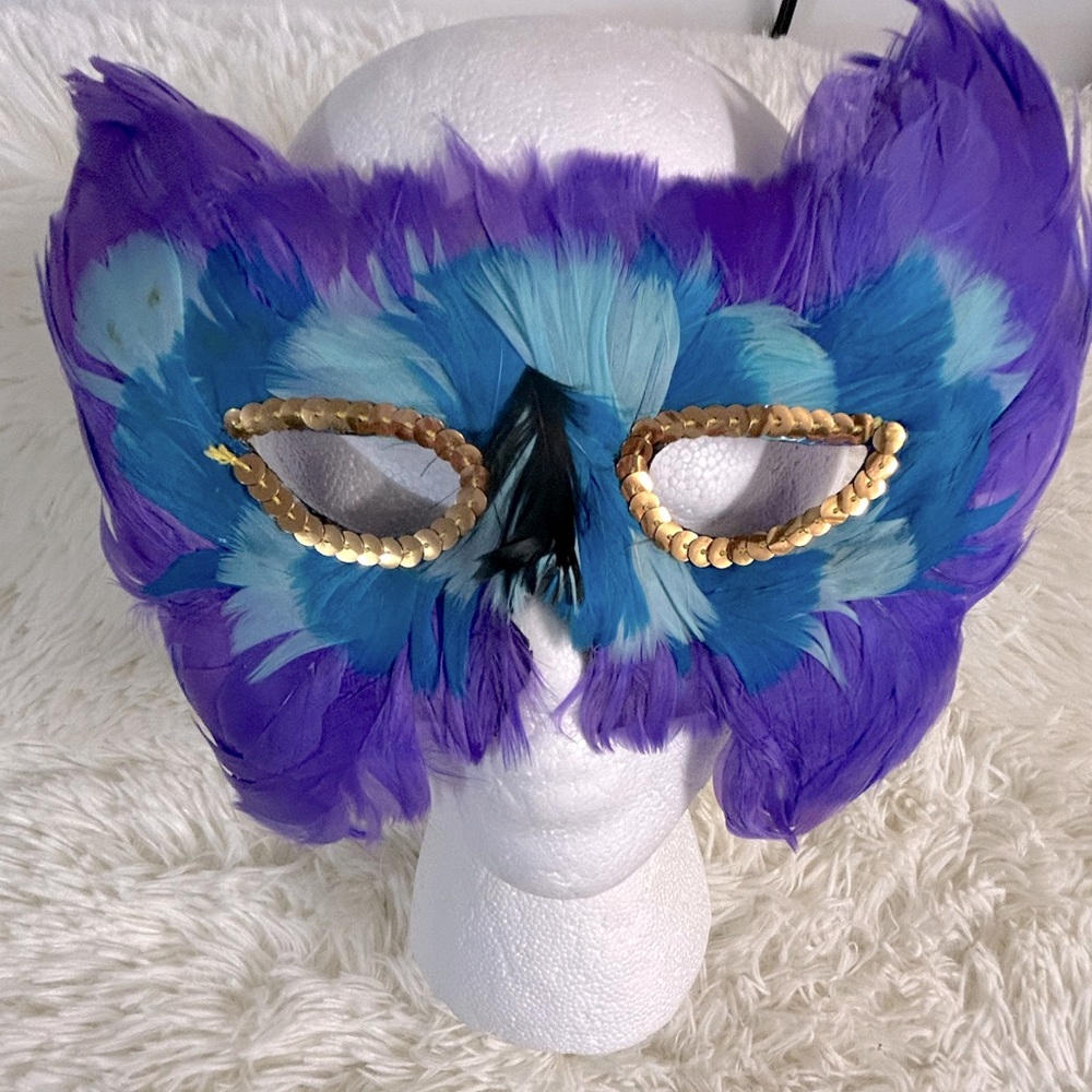 NWT  Feather Mask Mardi Gras Masquerade, COSTUME Party Mask Blue & Purple